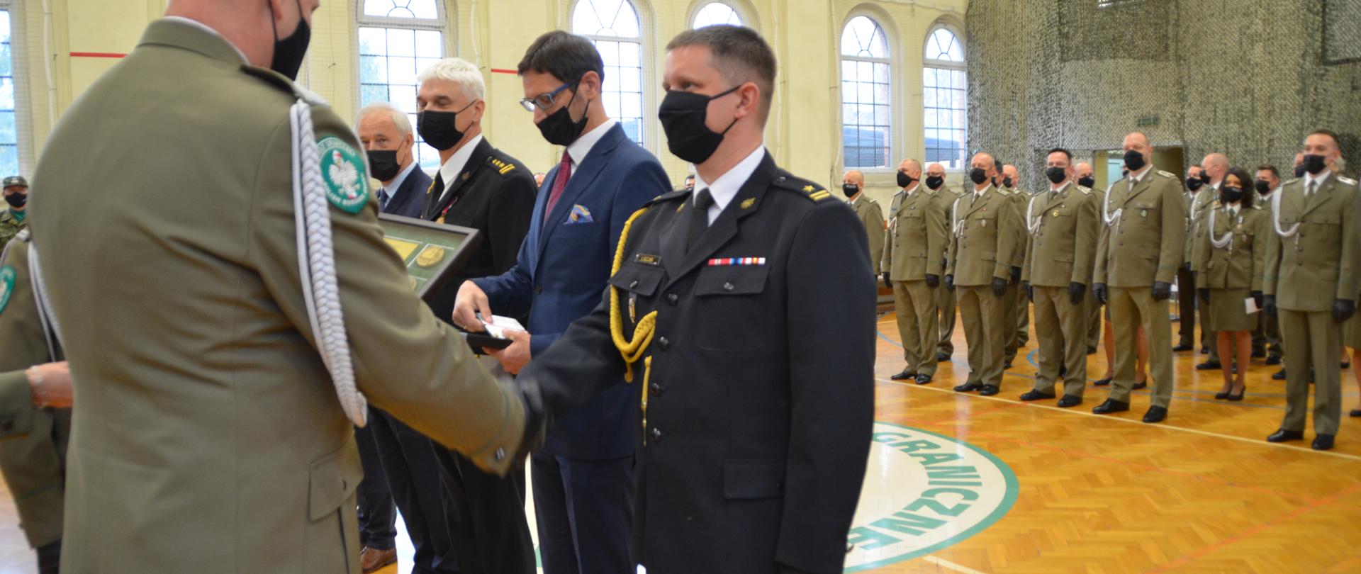 Uroczysty apel w Komendzie Śląskiego Oddziału Straży Granicznej w Raciborzu, z okazji 103. rocznicy odzyskania przez Polskę niepodległości.