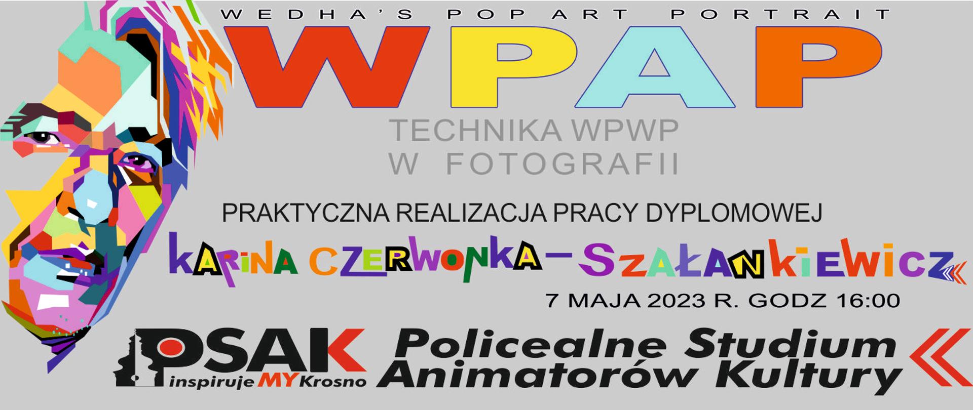 Plakat informujący o wystawie fotograficzne słuchaczki studium. Tło plakatu jest jasno szare. Po lewej stronie graficzna kolorowa twarz mężczyzny. Na plakacie informacje o wystawie, a na dole duże logo studium.