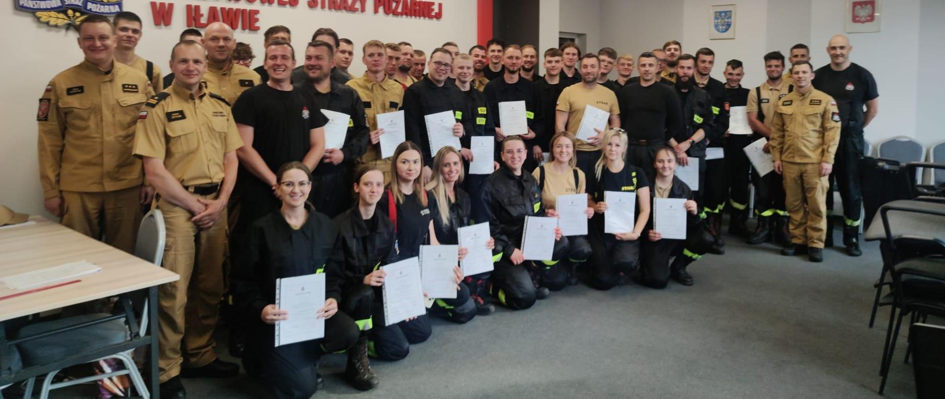 Pamiątkowe zdjęcie całej grupy 