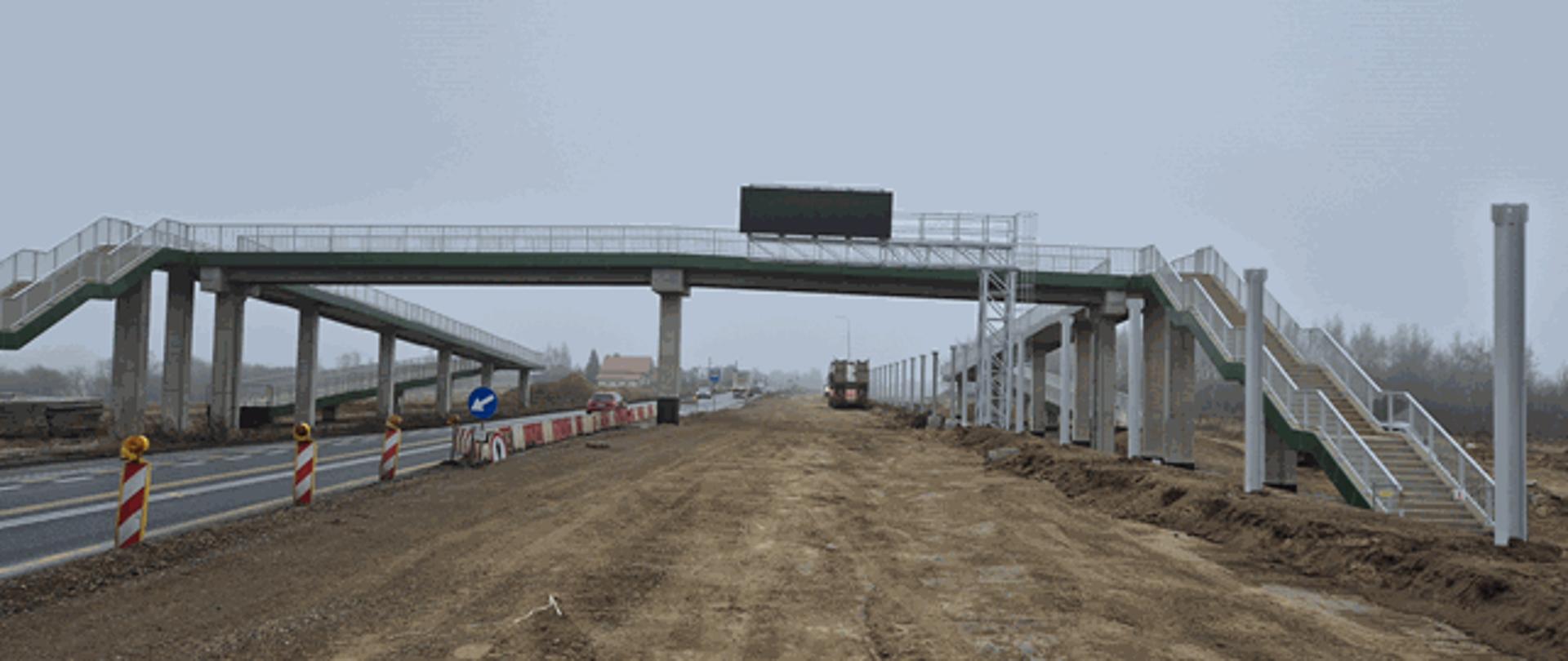 Budowa obwodnicy Opatowa - kładka dla pieszych nad jednojezdniową drogą 