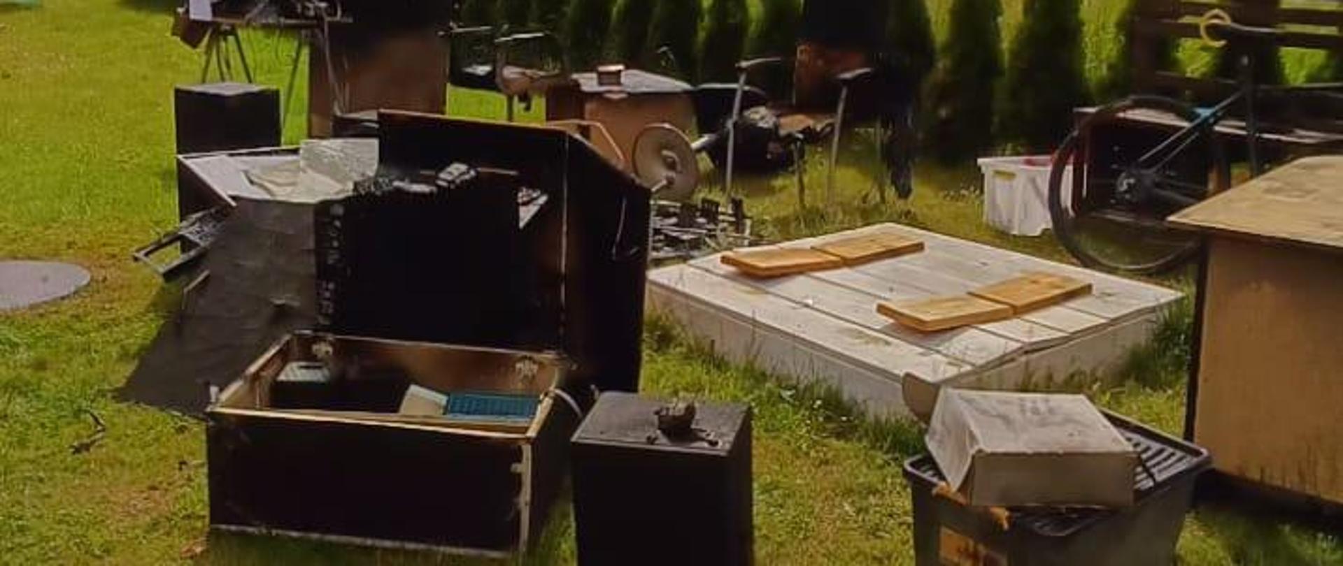 Wyniesione spalone elementy