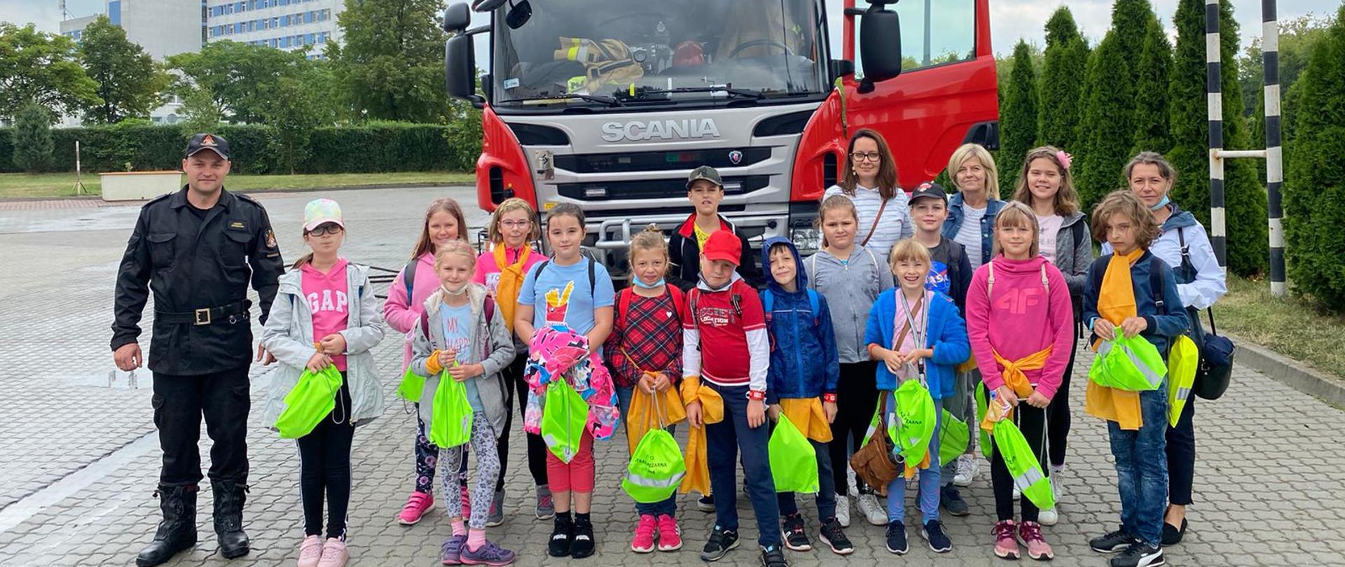 Półkolonie z wizytą w JRG 1