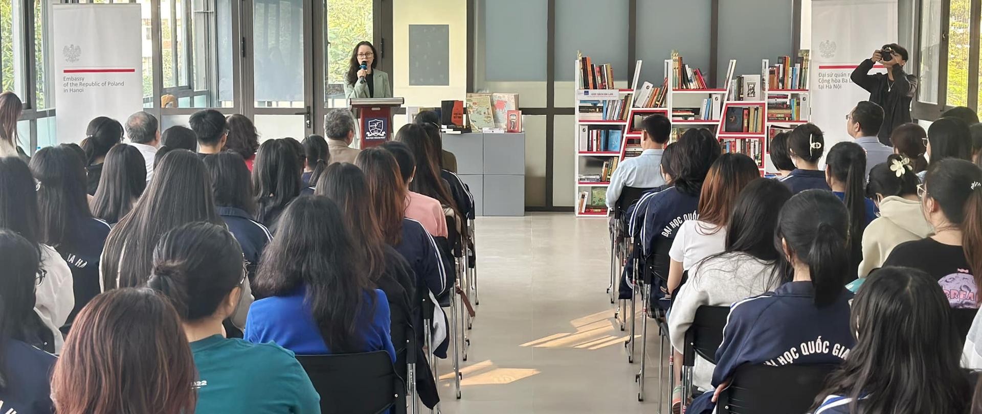 Trzeci kącik książek (fot. Ambasada RP w Hanoi)