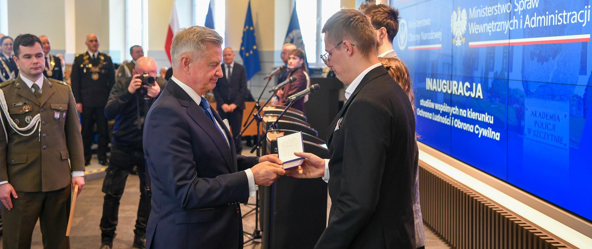 Wiceminister Obrony Narodowej Stanisław Wziątek otworzył uroczystą inaugurację wspólnych studiów pierwszego stopnia na kierunku „Ochrona Ludności i Obrona Cywilna” w Akademii Sztuki Wojennej