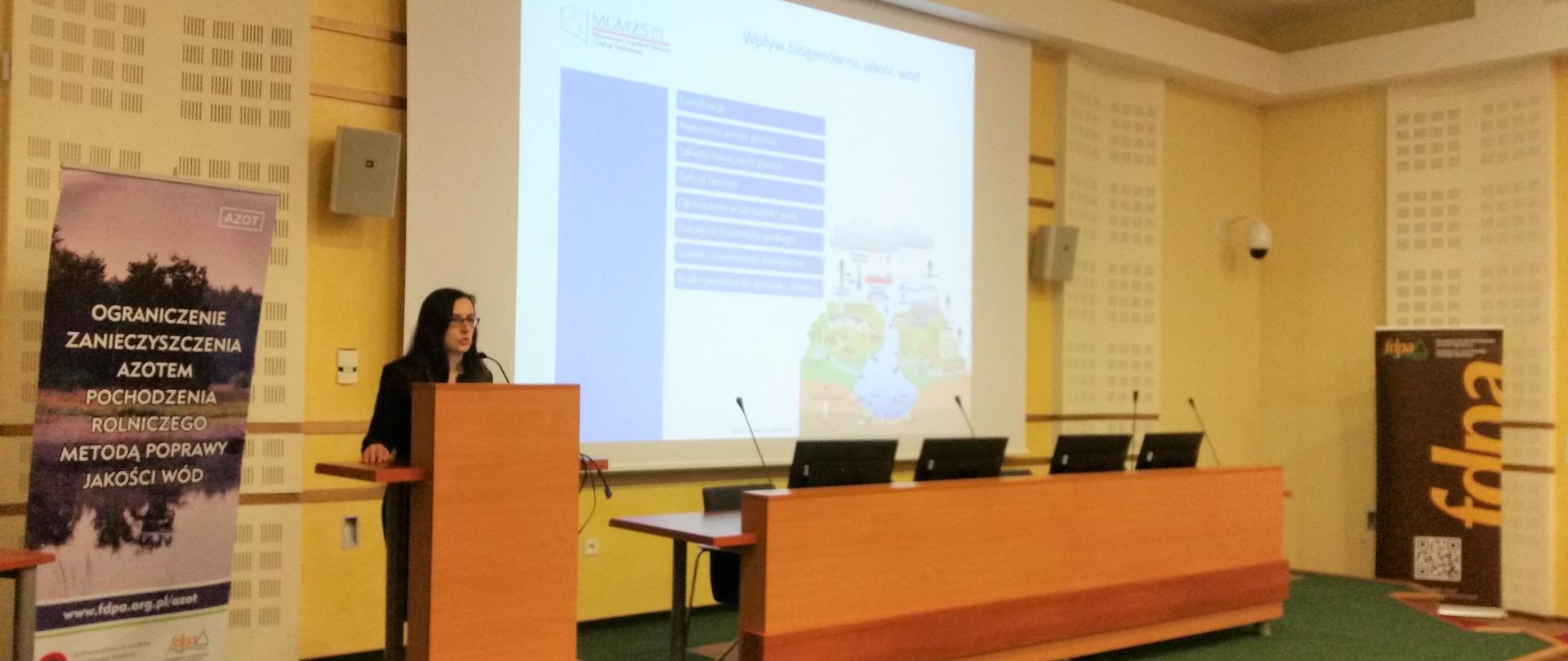 Małgorzata Bogucka-Szymalska, zastępca dyrektora Departamentu Gospodarki Wodnej i Żeglugi Śródlądowej podczas wygłaszania przemowy