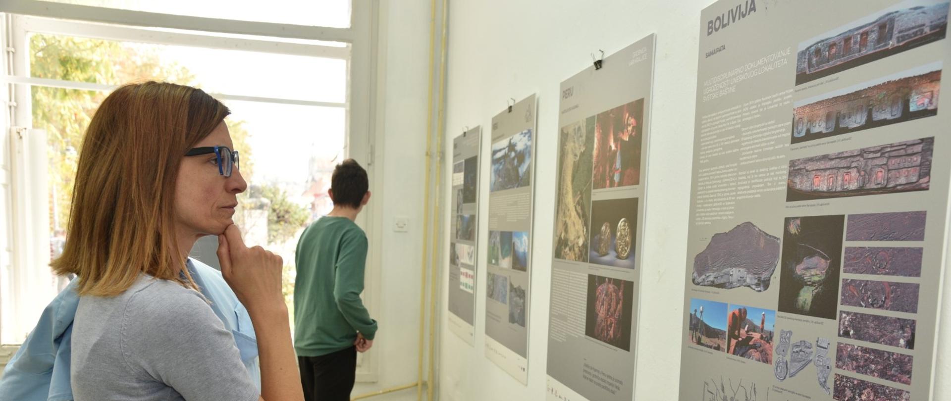 W przeddzień Światowego Dnia Archeologii, w Centrum Kultury Miasta Vršać, odbyło się uroczyste otwarcie wystawy „Against the Sands of Time. Documentation and reconstruction of World Heritage – the Polish experience” przygotowanej przez Ambasadę RP w Belgradzie we wspólpracy z lokalnymi partnerami