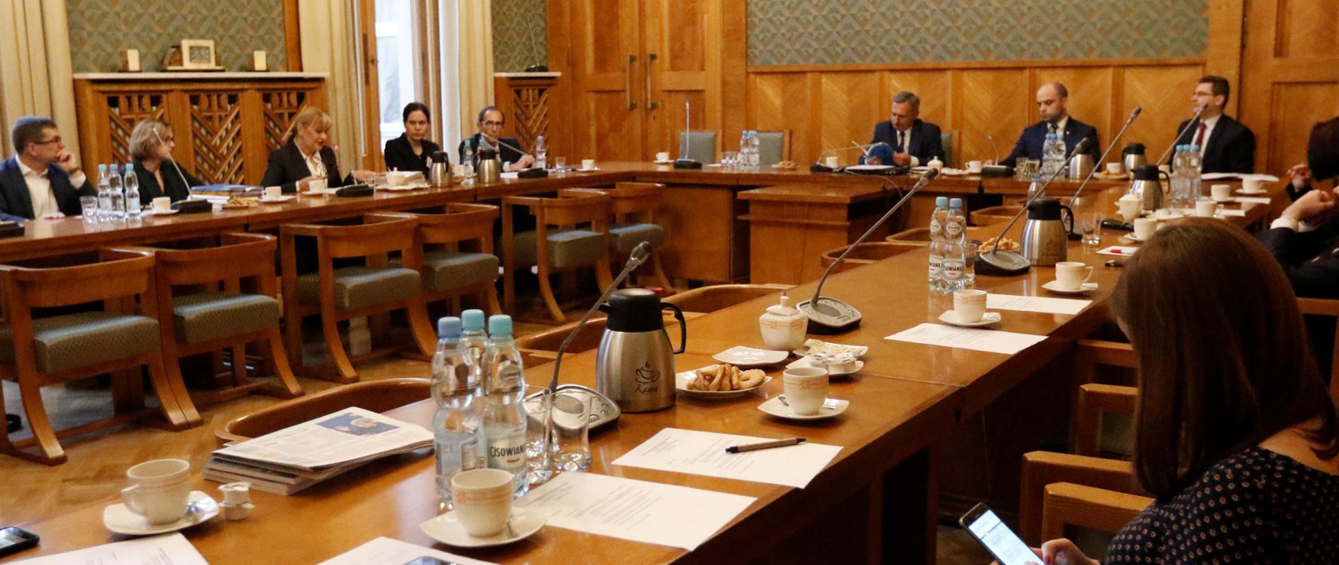 Czwarte posiedzenie Rady opiniodawczo-doradczej do spraw edukacji o Holokauście.