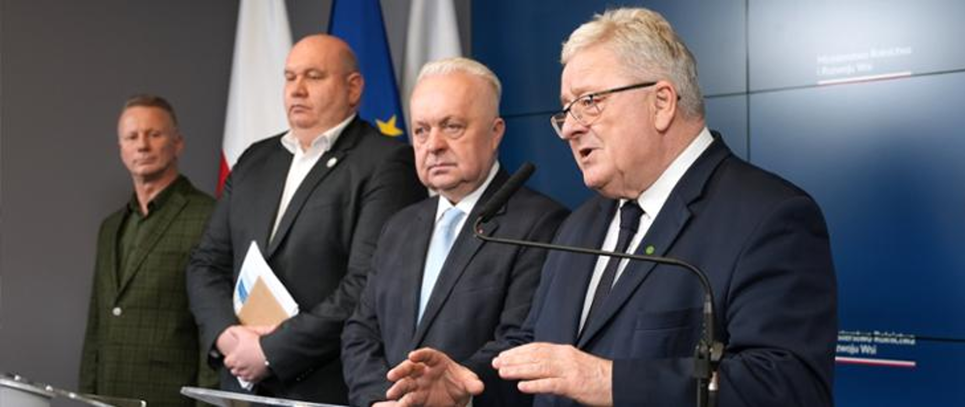 Minister Rolnictwa i Rozwoju Wsi Czesław Siekierski