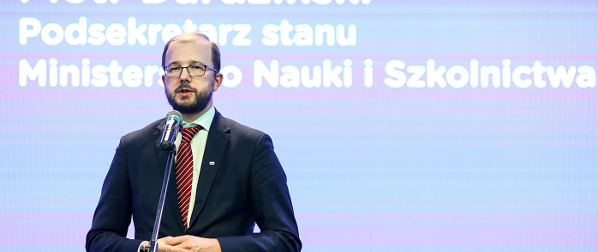 Minister Dardziński przemawia do mikrofonu
