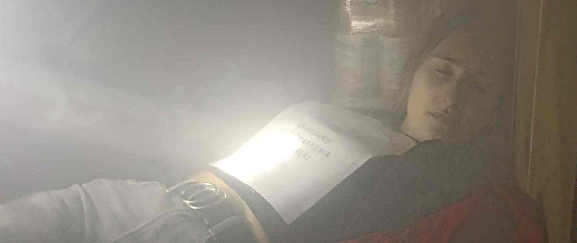 Strażacy ćwiczący w sklepie Biedronka