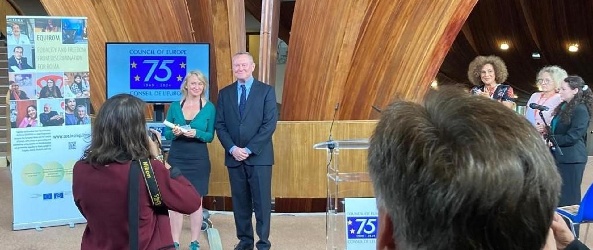 Polska dziennikarka, Pani Anna Alboth została laureatką Journalism Excellence Awards za reportaż o społeczności romskiej.