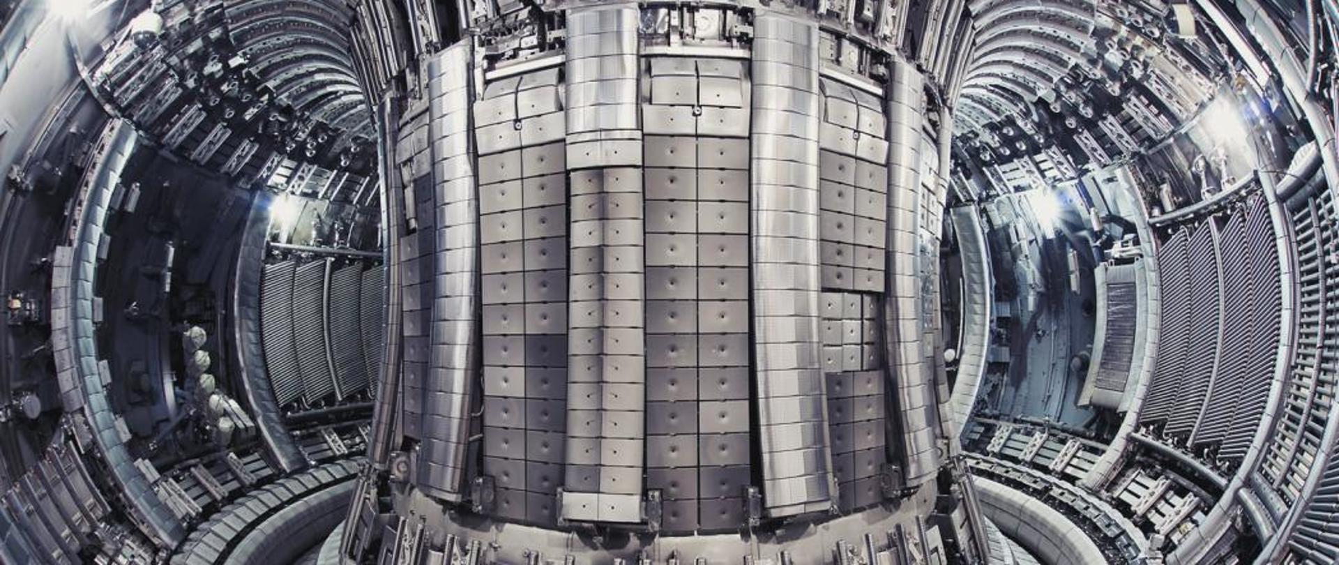 tokamak JET (Joint European Torus)