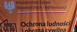 Na zdjęciu stanowisko Akademii Ochrony Ludności i Obrony Ludności podczas festynu w Warszkowie. Na zdjęciu widać m.in. plecak ewakuacyjny oraz manekiny do udzielania pierwszej pomocy