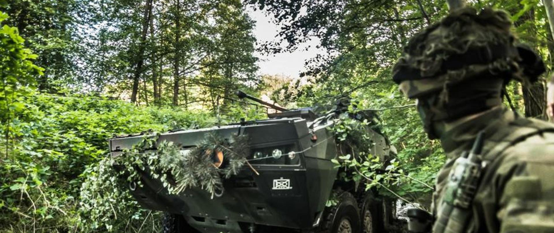 Rosomak i żołnierz WP