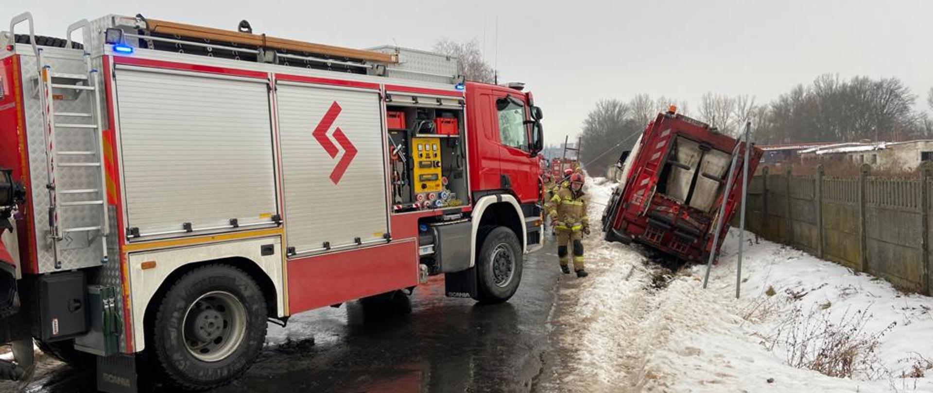 Kolizja z udziałem samochodu osobowego z samochodem ciężarowym w Brzegu przy ul. Kruszyńskiej
