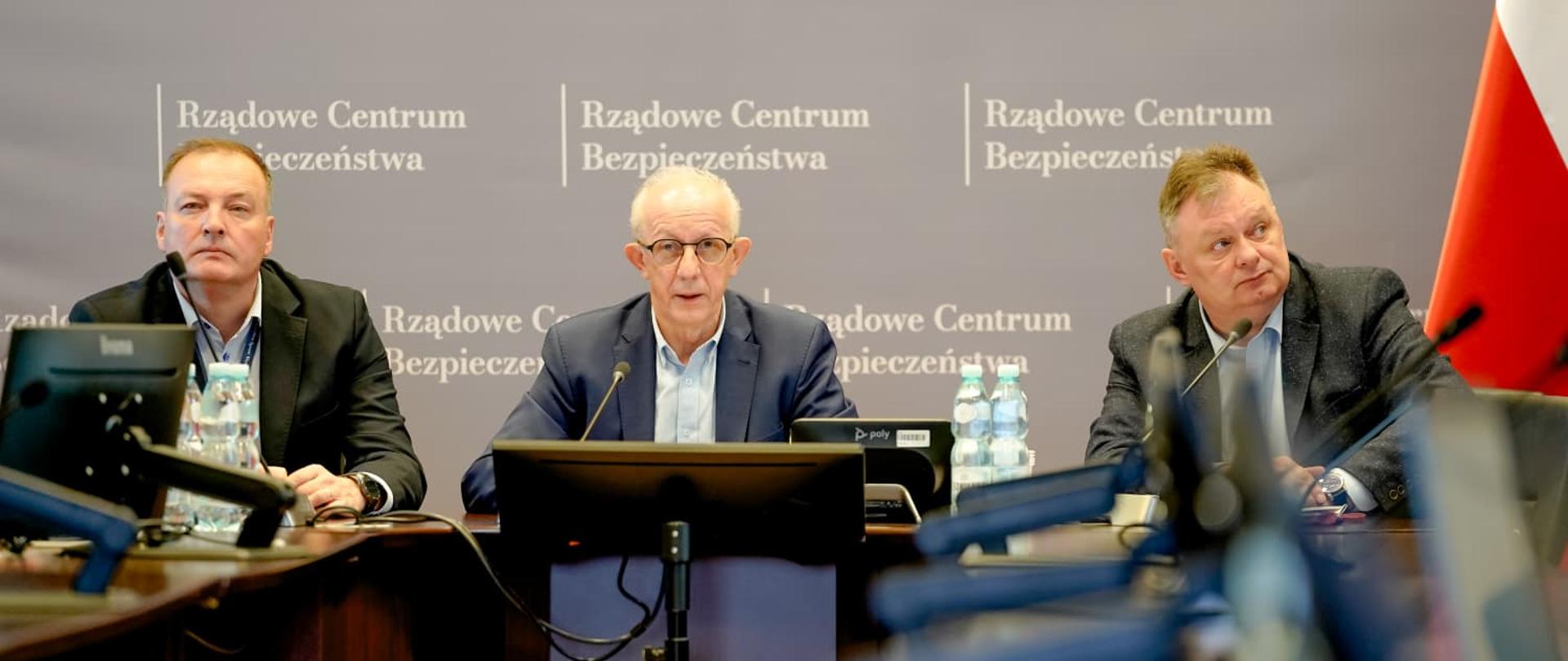 Odprawa w Ministerstwie Spraw Wewnętrznych i Administracji, pod przewodnictwem wiceministra Wiesława Leśniakiewicza 