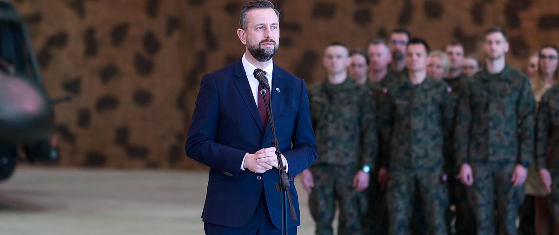 14 kwietnia 2025 r. w Nowym Glinniku, Władysław Kosiniak – Kamysz wicepremier-minister obrony narodowej wziął udział w uroczystym spotkaniu wielkanocnym z żołnierzami 25. Brygady Kawalerii Powietrznej. Fot. Krzysztof Niedziela/MON