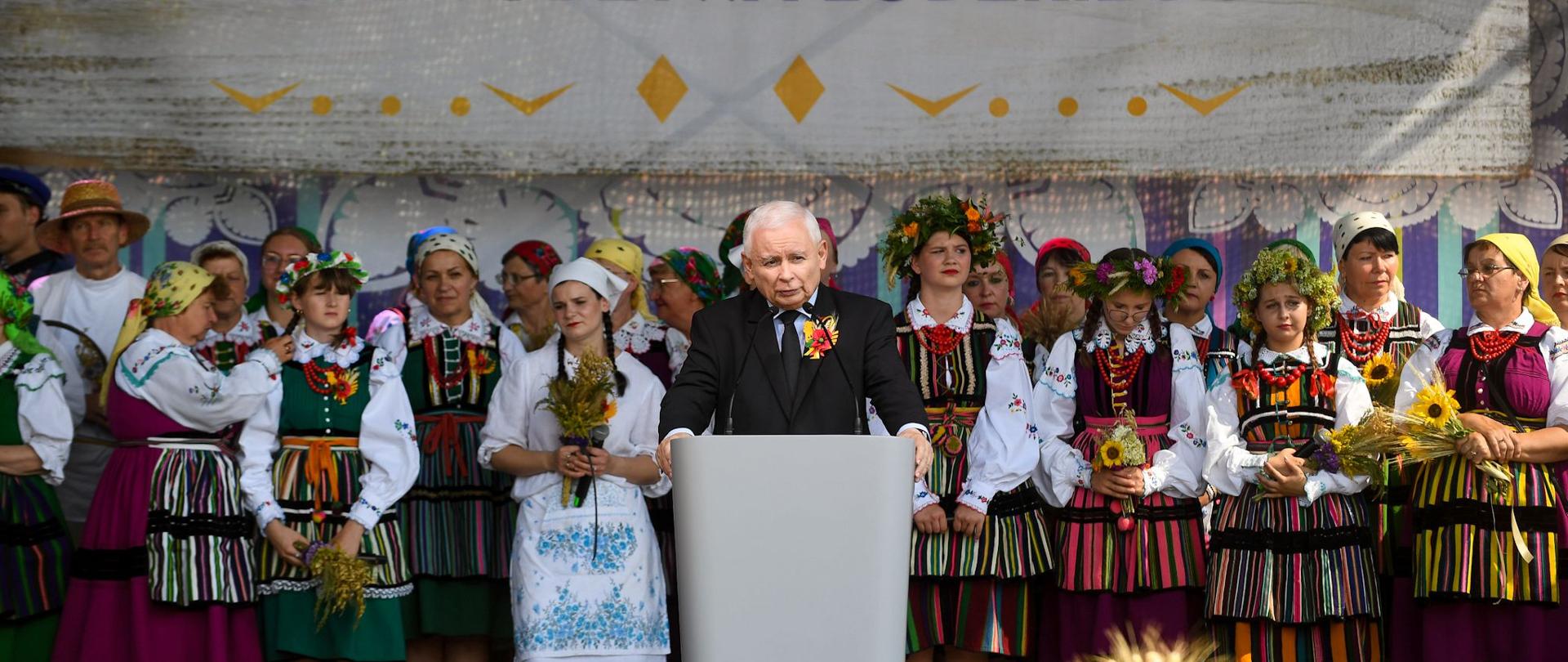 Premier Jarosław Kaczyński podczas dożynek w Paradyżu.