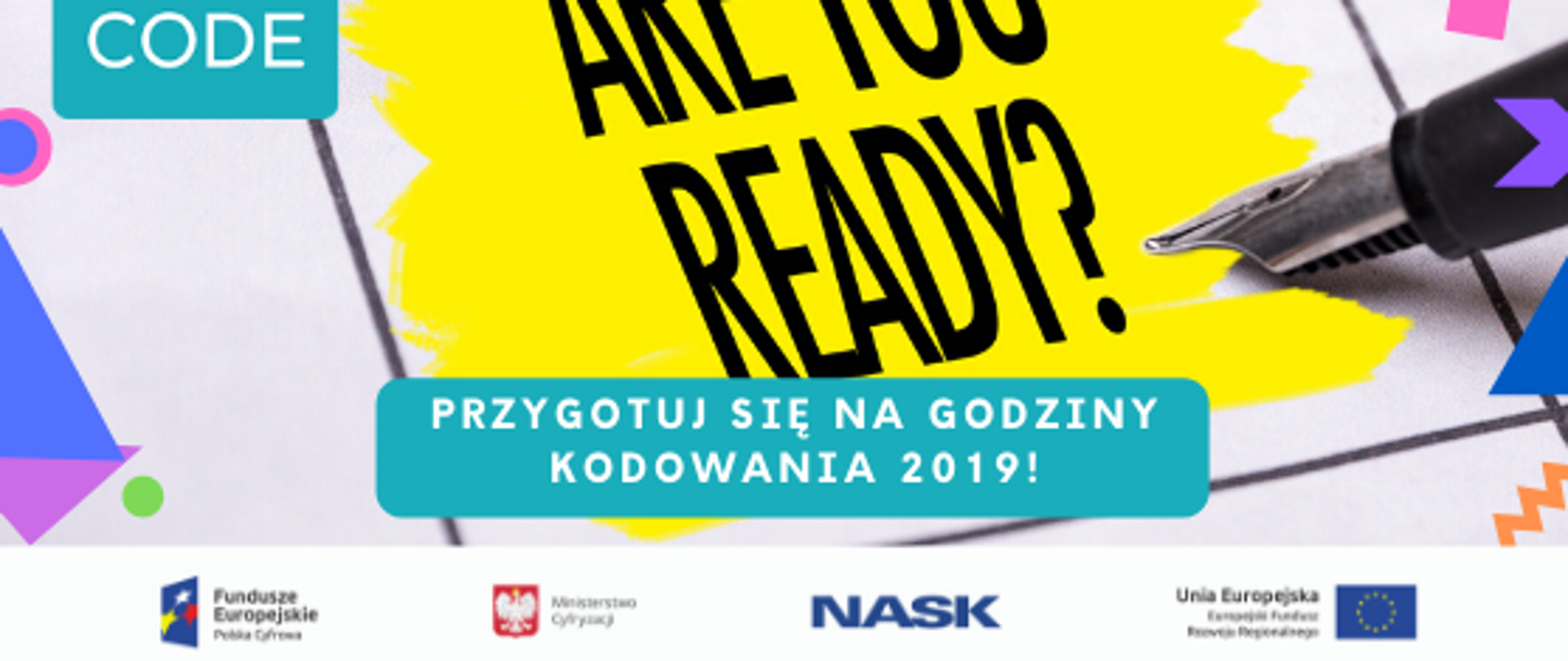 Na zdjęciu widzimy kartkę z napisem "are you ready?". W lewym górnym rogu znajduje się napis "Hour of code". Na dole obrazka po środku znajduje się napis "przygotuj się na godziny kodowania 2019!"
Na dole zdjęcia umieszczone są logotypy: Fundusze Europejskie. Polska Cyfrowa, Ministerstwo Cyfryzacji, NASK oraz Unia Europejska. Europejski Fundusz Rozwoju Regionalnego. 