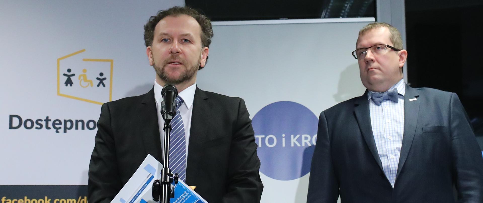 Debata o prostym języku w siedzibie KSAP