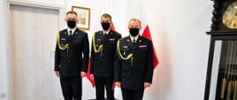 Zdjęcie przedstawia zastępcę pomorskiego komendanta wojewódzkiego PSP st. bryg. Tomasz Siemiętowskiego, komendanta powiatowego PSP w Wejherowie st. bryg. Jacka Niewęgłowskiego oraz bryg. Tomasza Zwolińskiego.