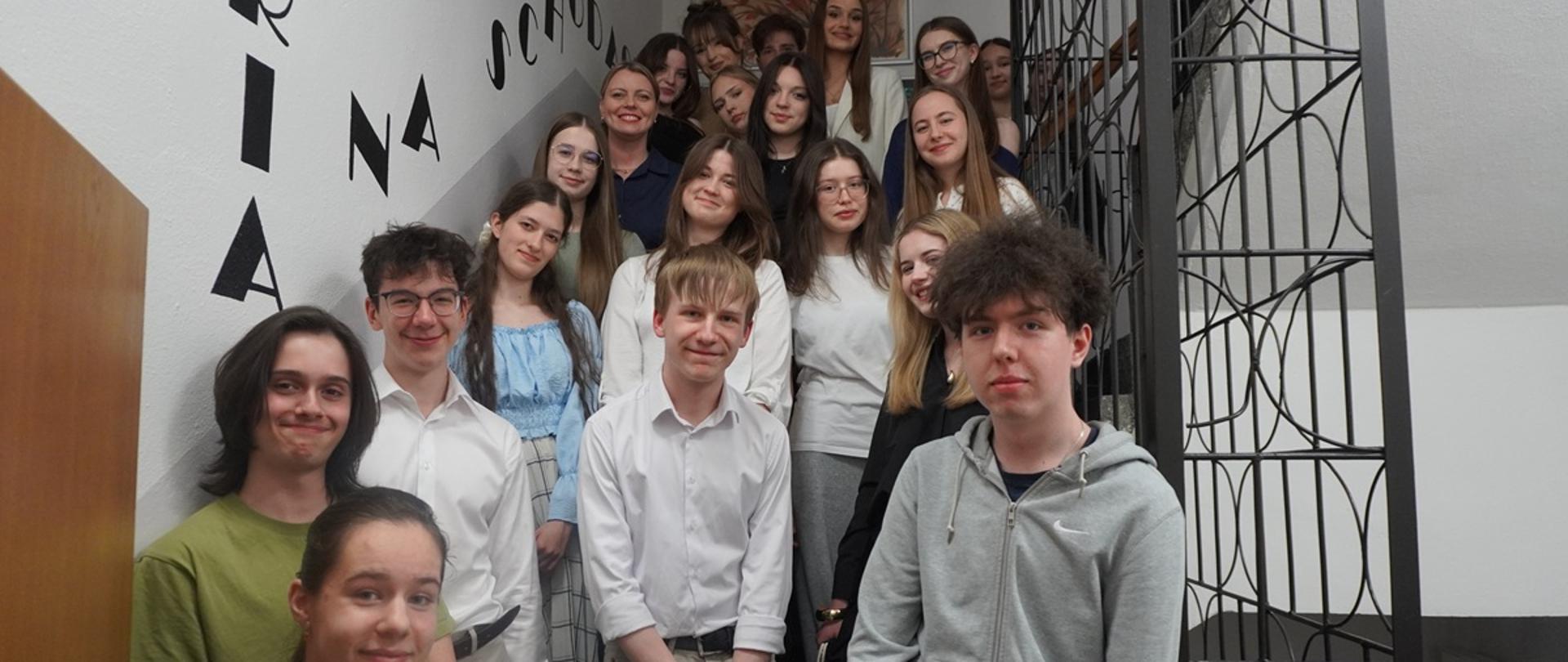 Zbiorowe zdjęcie tegorocznych żegnanych wychowanków.