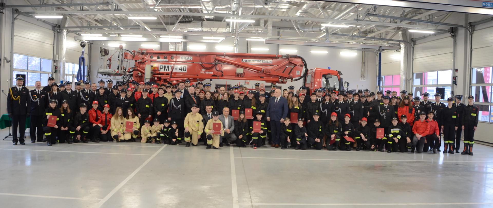 Uroczyste wręczenie promes dla Młodzieżowych Drużyn Pożarniczych z powiatów legionowskiego, wołomińskiego, nowodworskiego i warszawskiego zachodniego. 