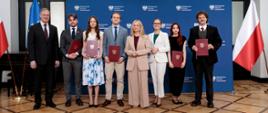 zdjęcia z przyznania stypendiów studentom medycyny