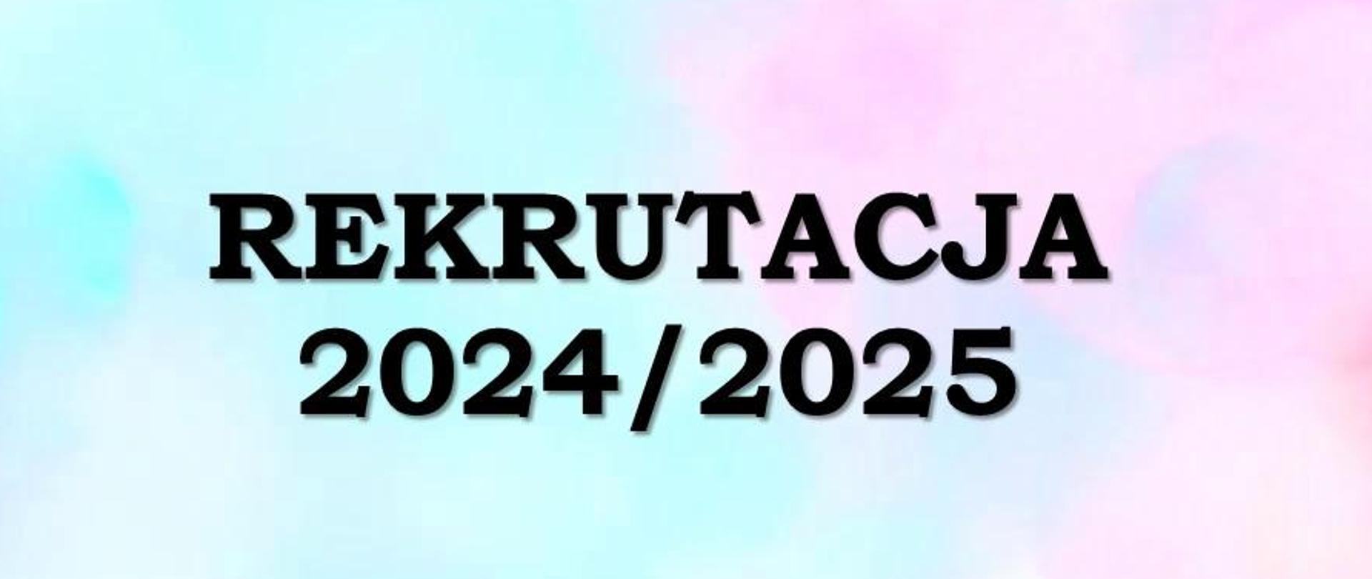 Plakat z informacją dotyczącą rekrutacji do ZPSM w Dębicy na rok szkolny 2024/2025 - tło plakatu w odcieniach koloru różowego i niebieskiego, napis "rekrutacja 2024/2025" w kolorze czarnym, na dole znajduje się logo szkoły, po prawej stronie plakatu czerwony klucz wiolinowy otoczony kolorową pięciolinią i nutami