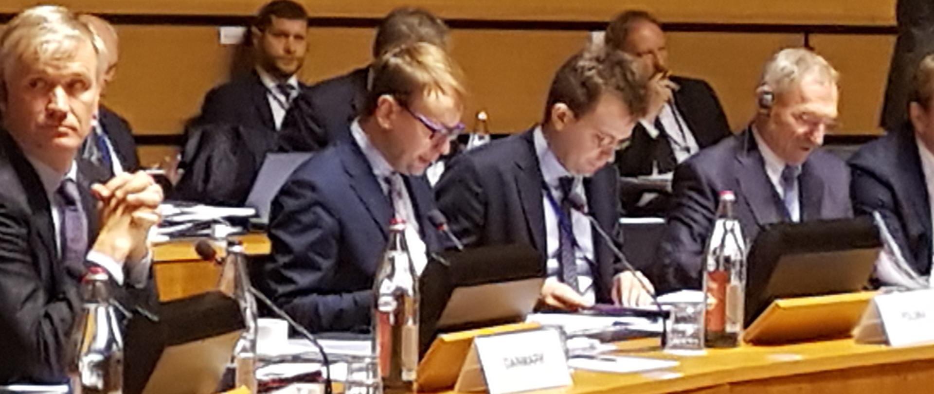 Wiceminister Krzysztof Kozłowski na posiedzeniu Rada ds. Wymiaru Sprawiedliwości i Spraw Wewnętrznych w Luksemburgu.