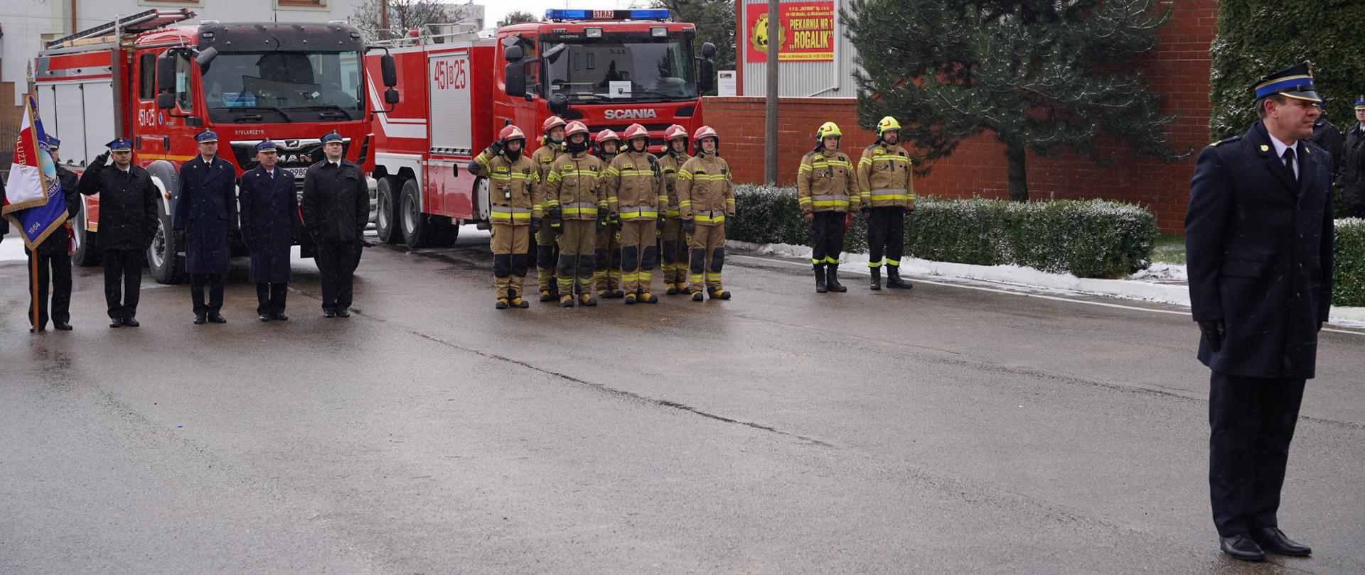 Uroczyste powołanie Zastępcy Komendanta Powiatowego PSP
w Mońkach oraz przekazanie samochodów pożarniczych dla Komendy Powiatowej Państwowej Straży Pożarnej w Mońkach oraz jednostce Ochotniczej Straży Pożarnej w Michałowie.
