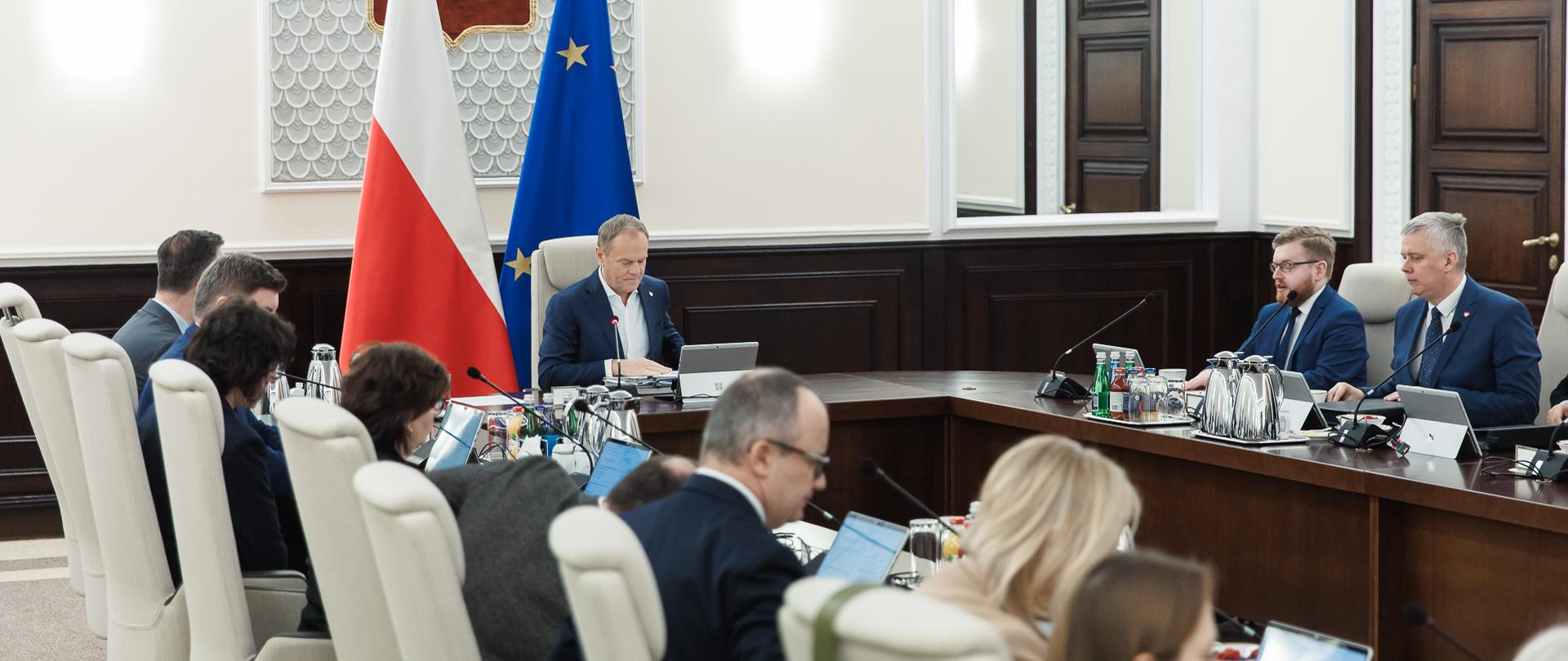 Premier Donald Tusk na posiedzeniu Rady Ministrów 18 lutego 2025 roku.