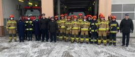 Uroczysta zbiórka z okazji pożegnania strażaka odchodzącego na zaopatrzenie emerytalne na placu JRG 2