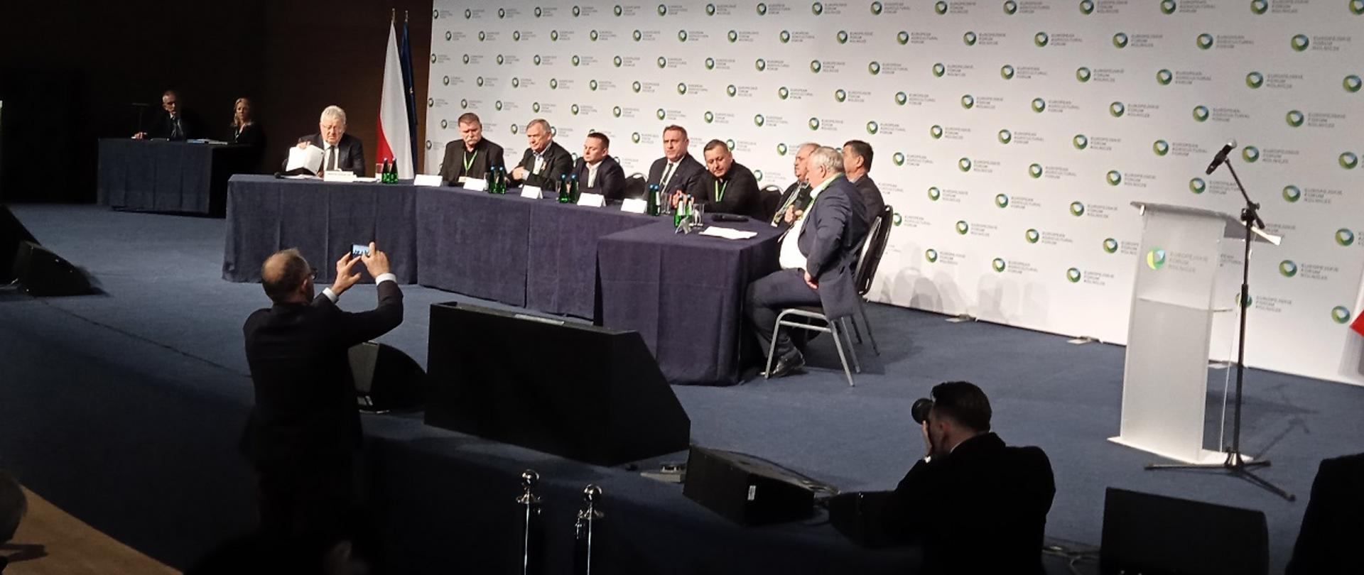 Forum w Jasionce debata ministra Czesława Siekierskiego z przedstawicielami organizacji rolniczych