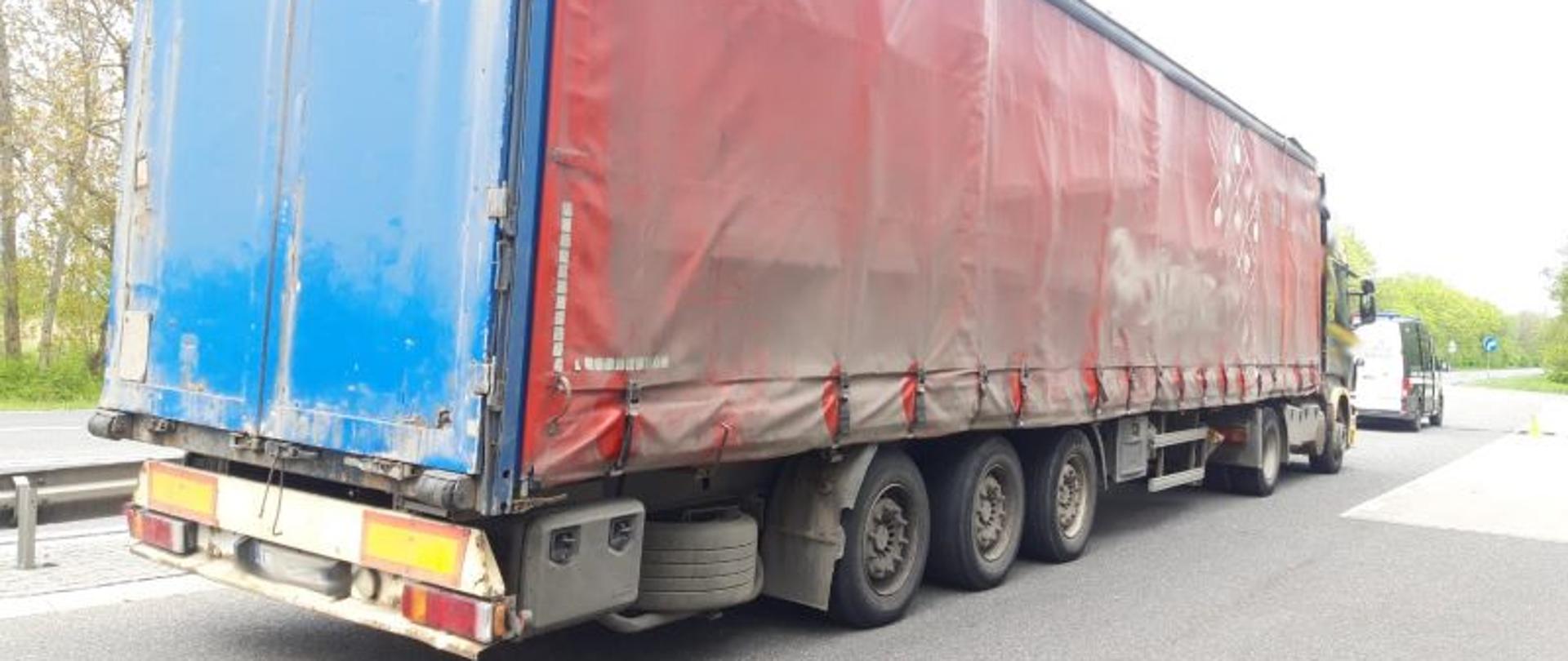 Kontrolowany pojazd wraz z pojazdem ITD w tle