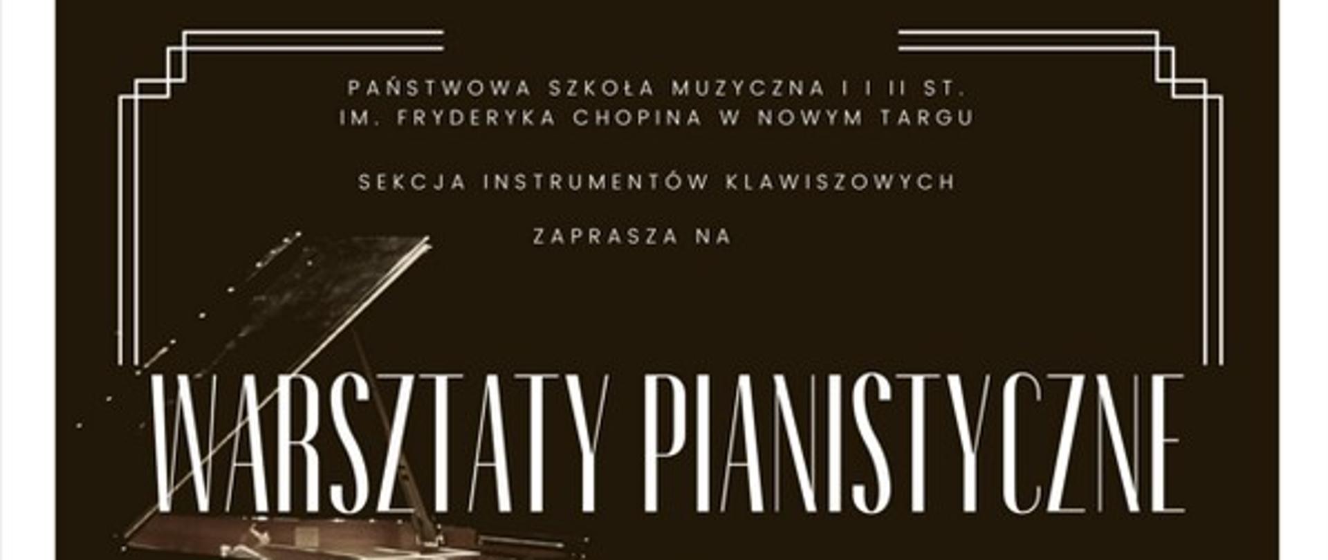 Plakat informujący białą czcionką o warsztatach fortepianowych w dniu 29 listopada 2022 r. prowadzonych przez panią Milenę Kędrę w sali kameralnej Państwowej Szkoły Muzycznej. W tle podświetlona scena na której stoi fortepian wraz z krzesłem do fortepianu, z tyłu panuje ciemność. Plakat obramowany białą oblamówką. 