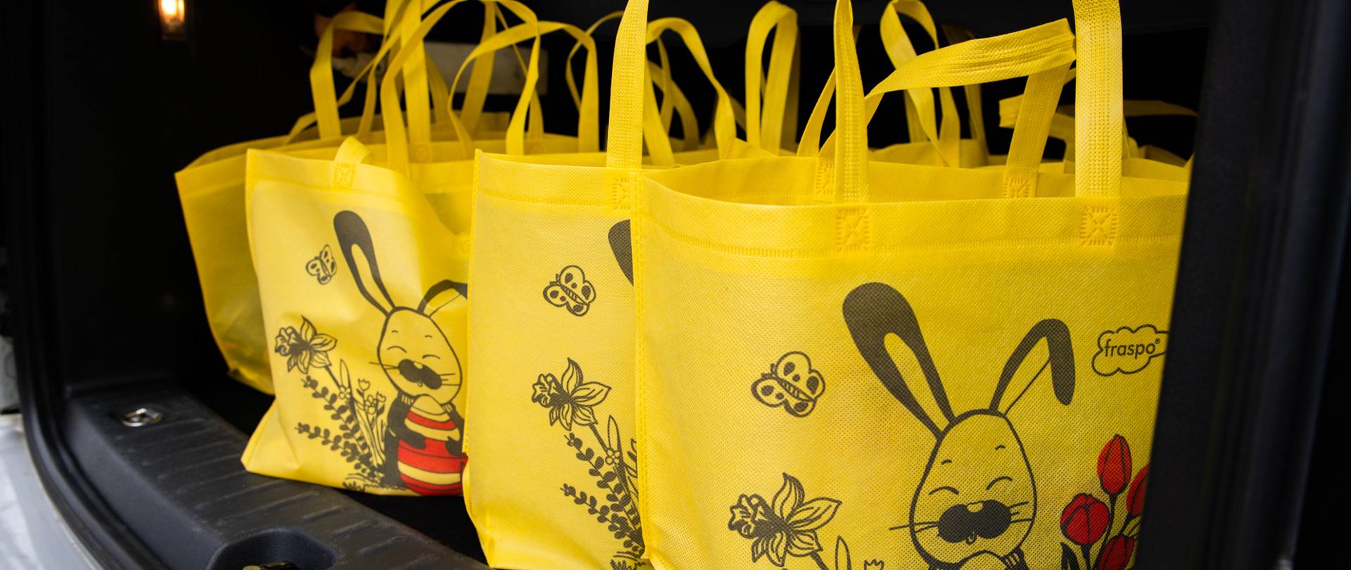 Wojewoda łódzki Dorota Ryl przygotowała 85 paczek z produktami spożywczymi, przekazane zostały kombatantom z województwa łódzkiego. 