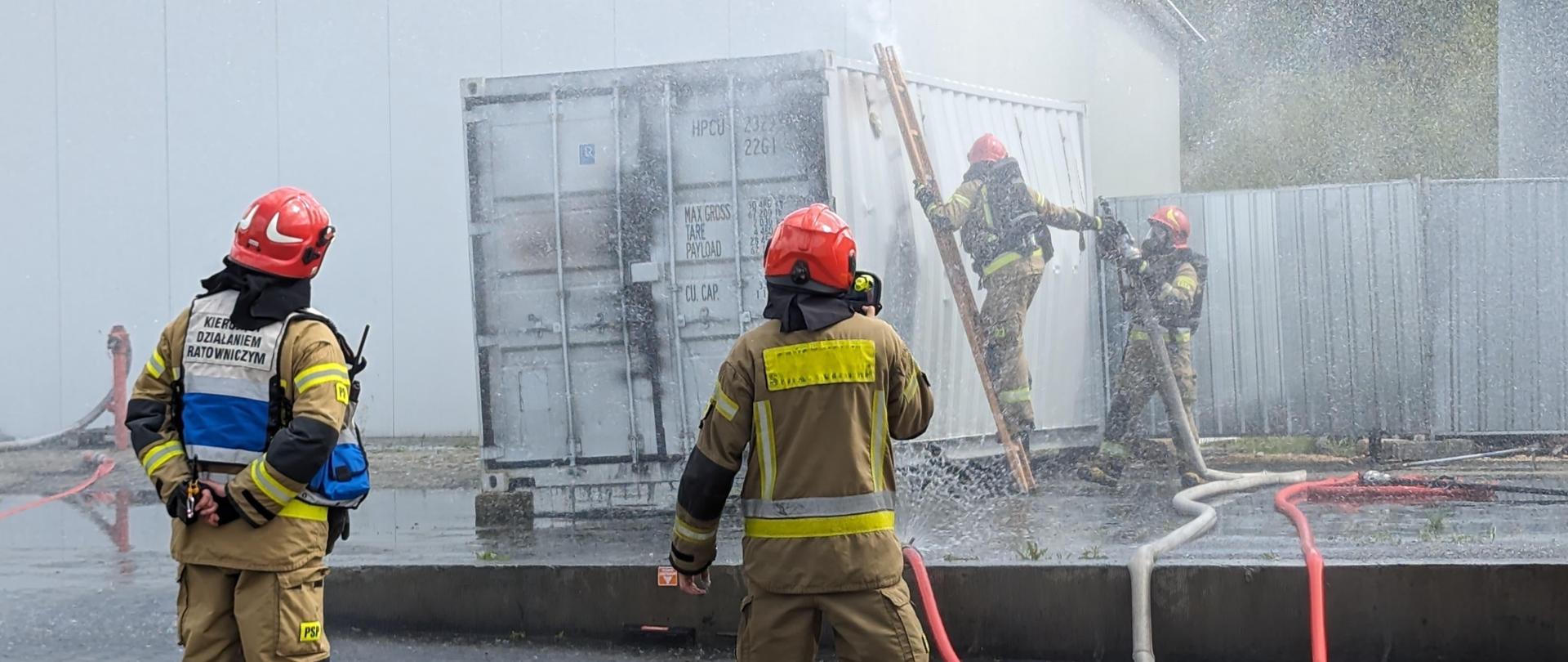 Pożar kontenera z akumulatorami