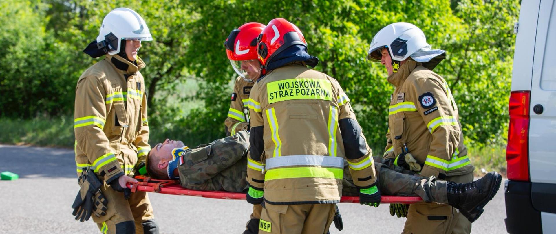 Wspólne ćwiczenia strażaków w Dolaszewie. Odznaczenie Komendanta Powiatowego PSP w Pile