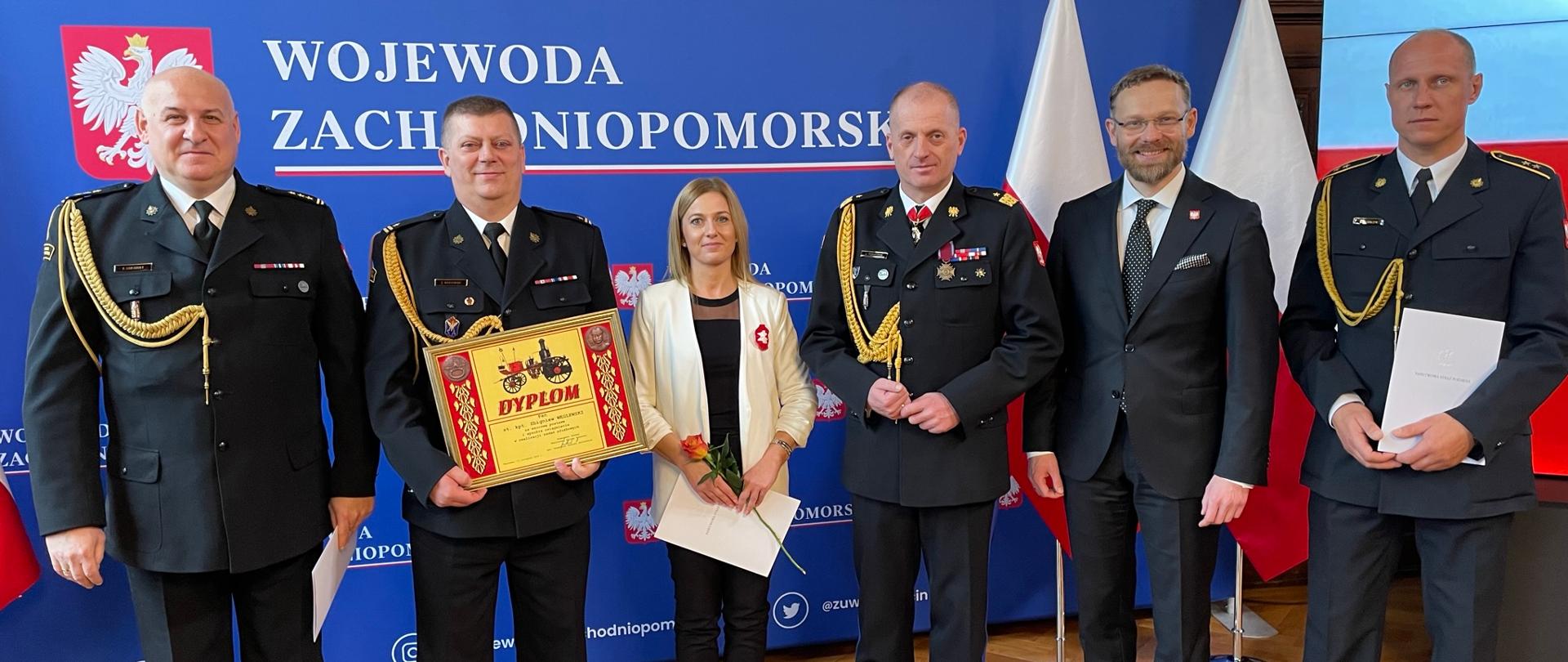 Uroczysty apel z okazji Narodowego Święta Niepodległości w Urzędzie Wojewódzkim w Szczecinie