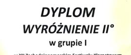 Zdjęcie przedstawia dyplom wyróżnienia dla uczennicy. W tle jasnego plakatu znajduje się klarnet.