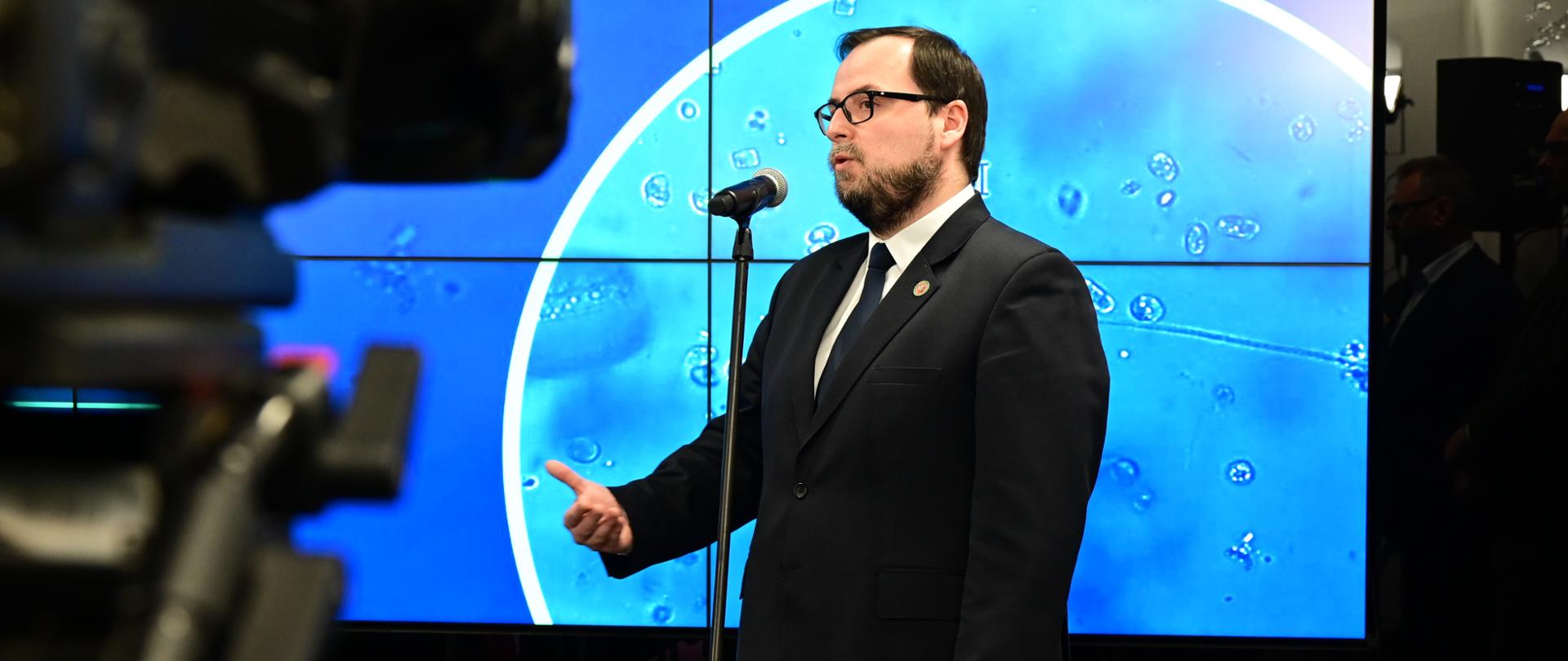 Konferencja prasowa ws. raportu końcowego Zespołu ds. sytuacji na rzece Odrze. 