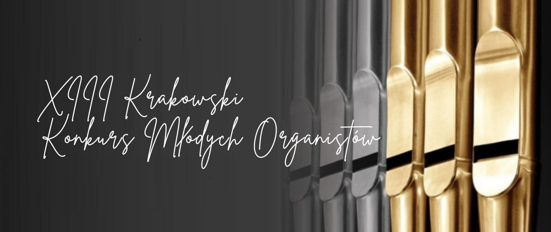 Grafika - szare tło połączone z grafiką piszczałek organowych (trzy z nich są w kolorze szarym, kolejne trzy w kolorze złotym) znajdującą się z prawej strony. Na tle znajdują się następujący napis (w kolorze białym): XIII Krakowski Konkurs Młodych Organistów
