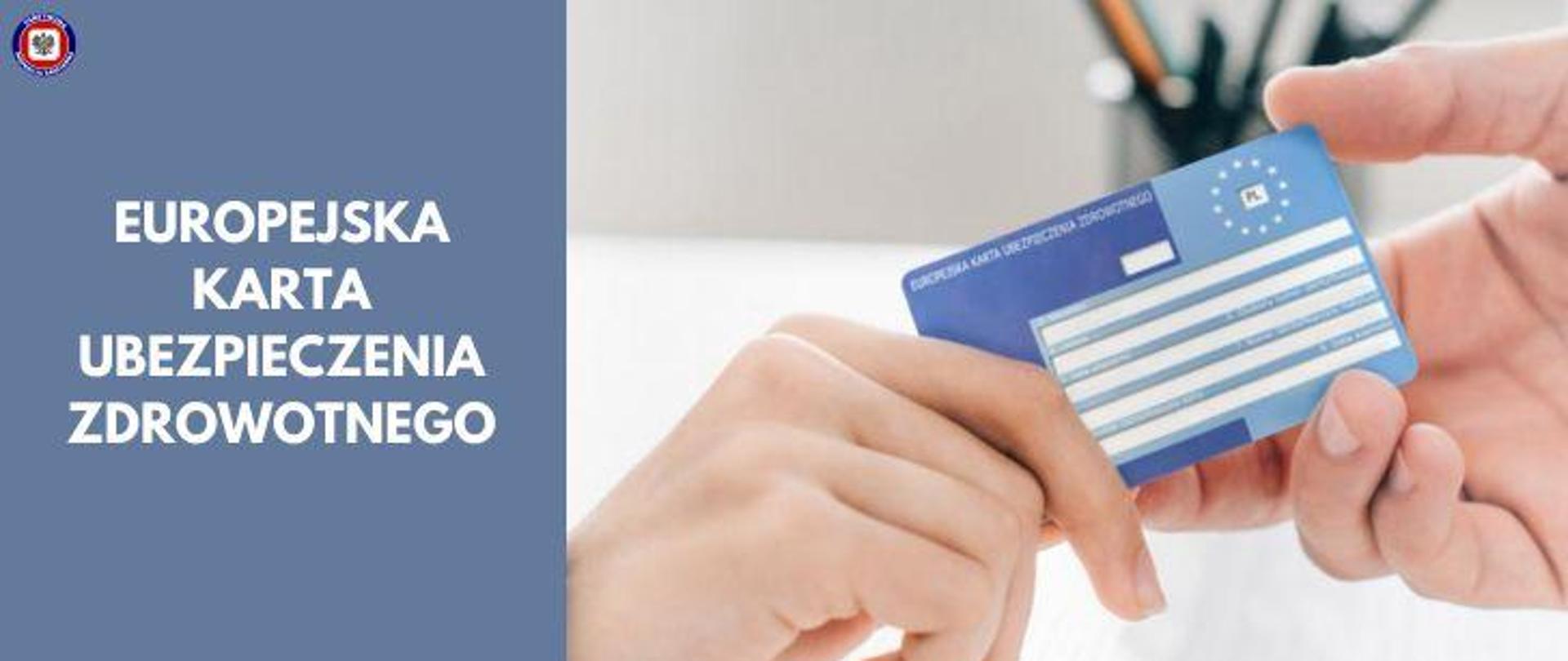 Po prawej karta EKUZ przekazywana z ręki do ręki. Po lewej jasny napis na niebieskim tle "Europejska Karta Ubezpieczenia Zdrowotnego". W lewym górnym rogu logo Państwowej Inspekcji Sanitarnej.