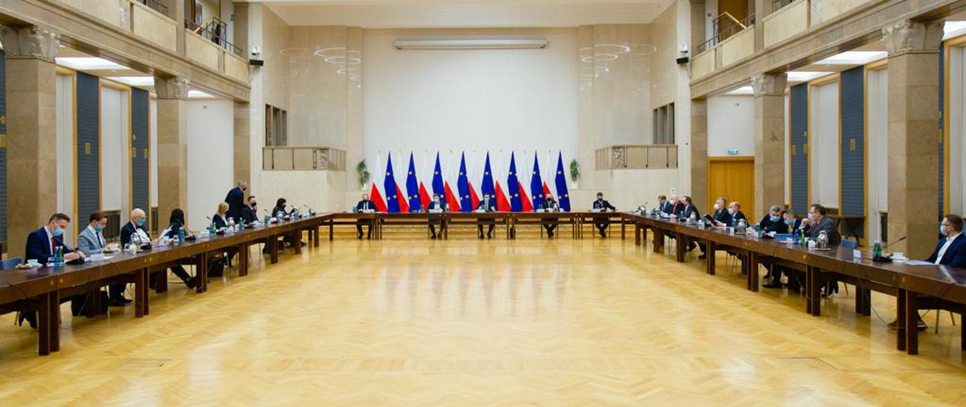 Premier podczas spotkania z opozycją.