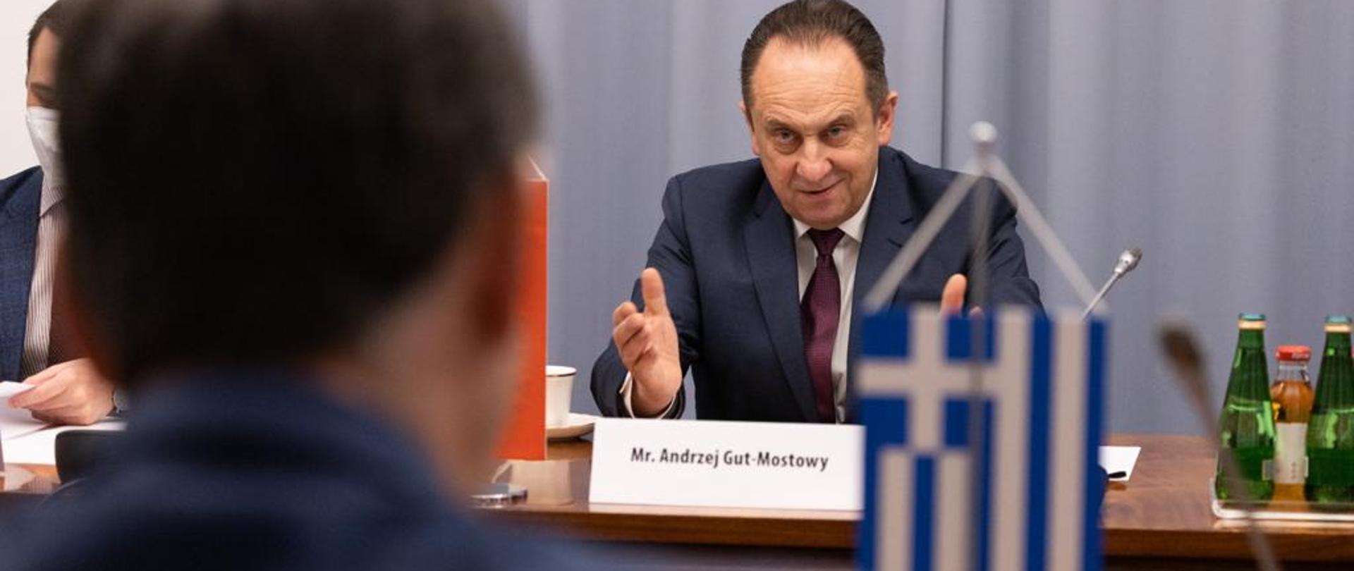 rozmowa przy stole ministrów ds. turystyki Polski i Grecji