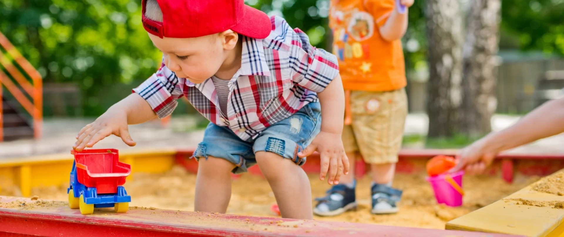 Czystość piaskownic a bezpieczeństwo dzieci na placach zabaw