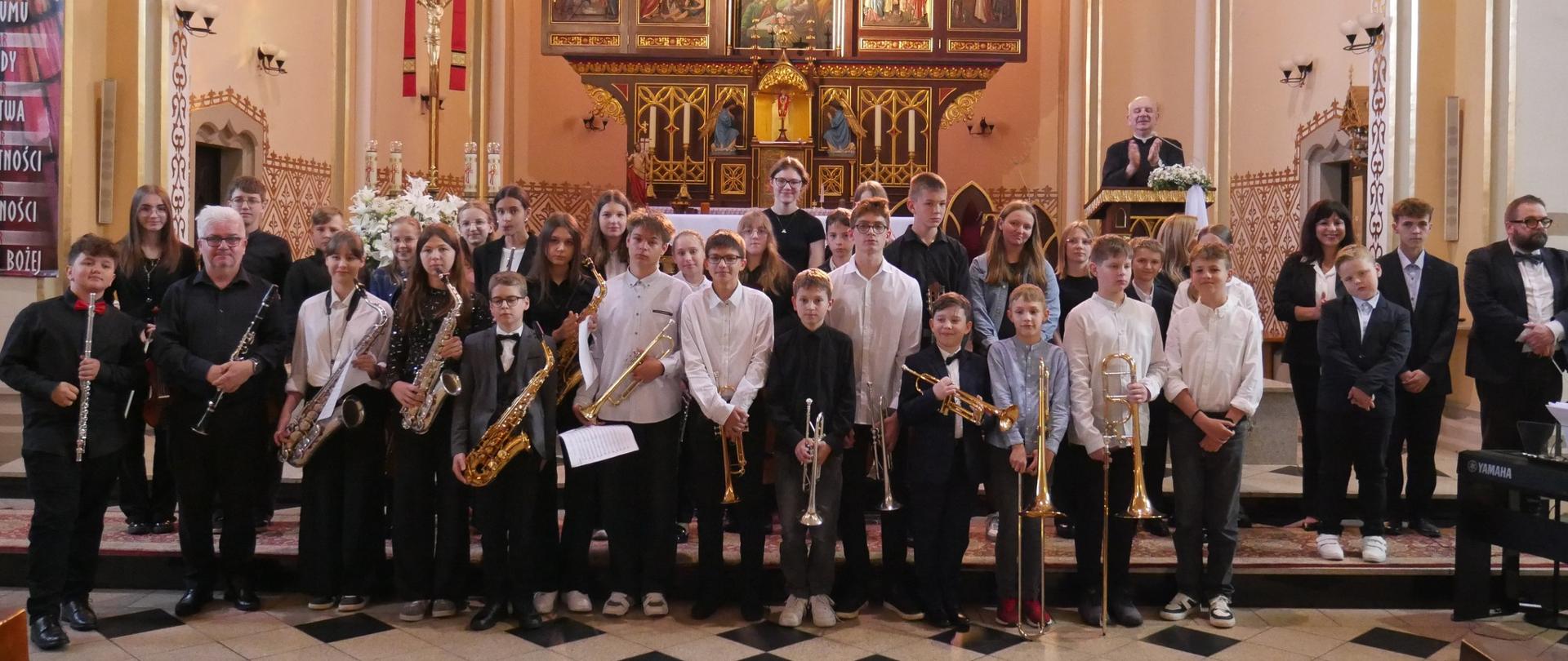 Uczniowie PSM w kościele WNMP w Wodzisławiu