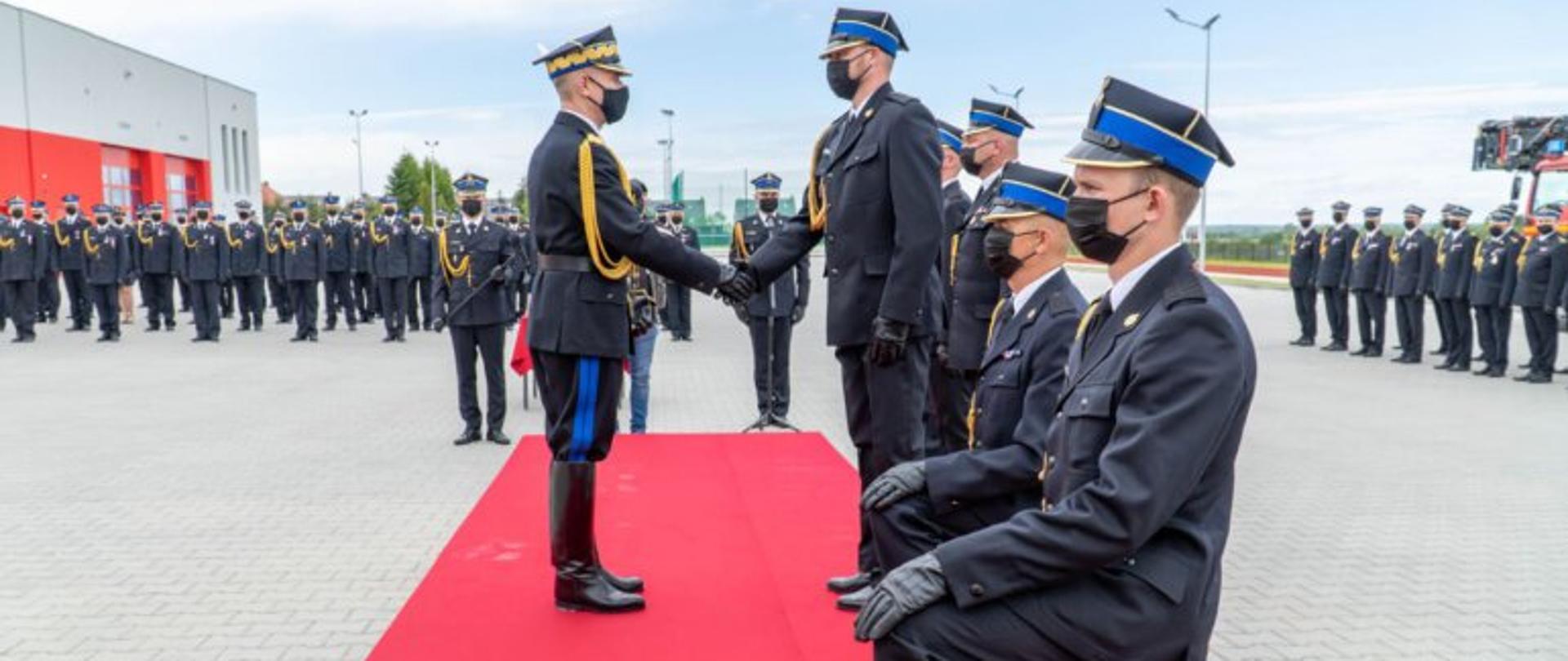 Przekazanie podkarpackim strażakom podziękowań i awansów z okazji Wojewódzkich Obchodów Dnia Strażaka