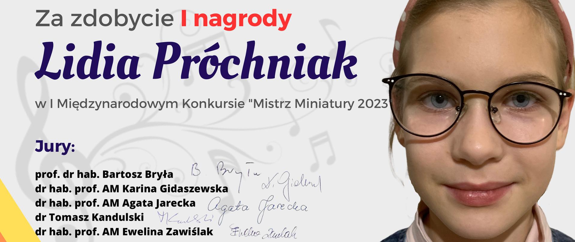 Dyplom z grafiką w kolorze czerwono-białym. Na górze napis Dyplom. Poniżej: Za zdobycie I nagrody-Lidia Próchniak w I Międzynarodowym Konkursie ,,Mistrz Miniatury 2023. Po prawej stronie wizerunek Lidii Próchniak. Po lewej stronie podpisy jury: prof. dr hab. Bartosz Bryła, dr hab. prof. AM Karina Gidaszewska, dr hab prof. AM Agata Jarecka, dr Tomasz Kandulski, dr hab. prof. AM Ewelina Zawiślak. Na samym dole po prawej stronie napis : Poznań, 16.03.2023r.